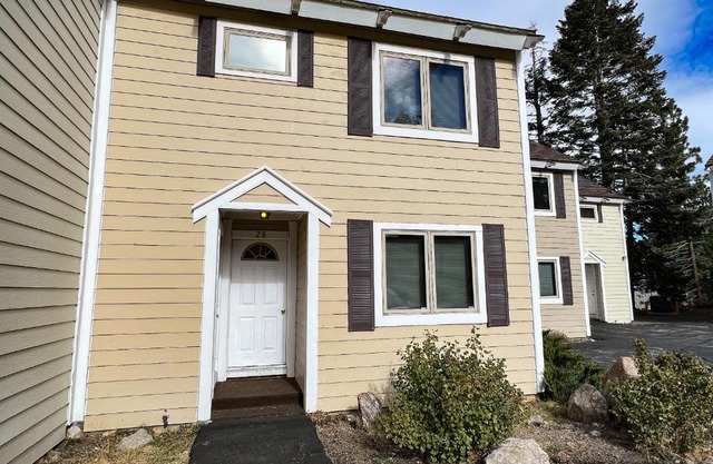 Lakeview Villas #28 condo