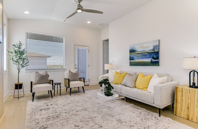 Lakeway Villa with resort amenities