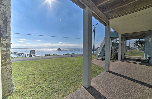 Lamar Peninsula Studio Nestled on St Charles Bay!