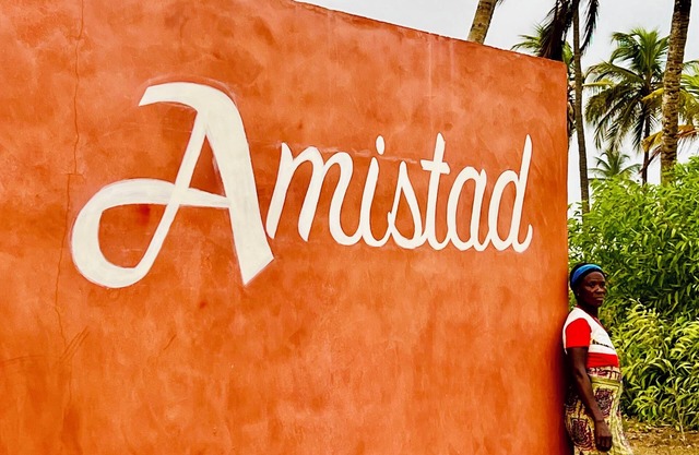 Lamistad, Entre la Lagune et la Plage de Ouidah !