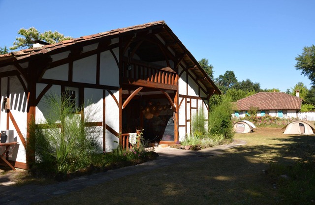 Landes farm between forest and ocean