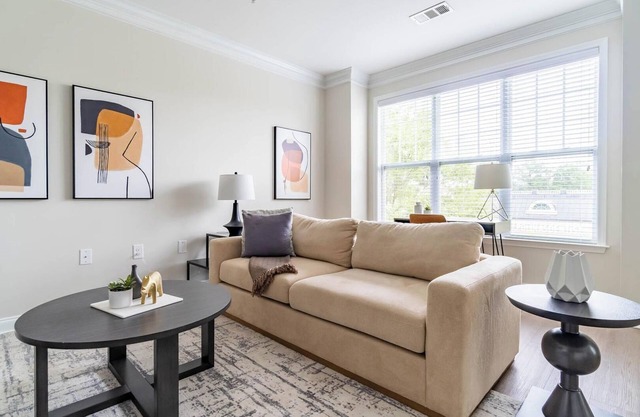 Landing | Amazing 2BD, Courtyard, Pool