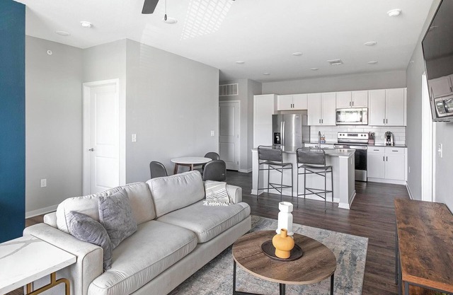 Landing | Amazing 2BD, Pool, Gym