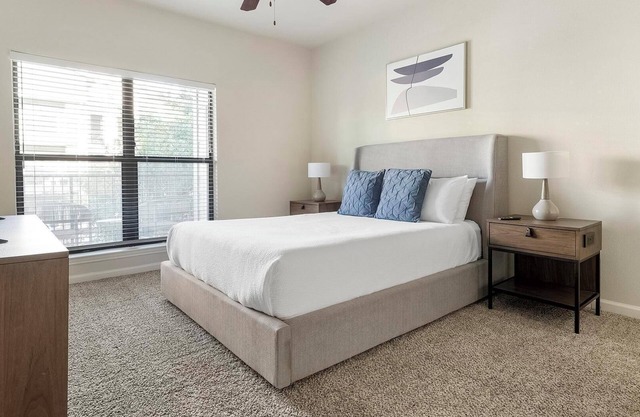 Landing | Beautiful 1BD, Clubhouse, Pool