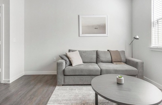 Landing | Beautiful 1BD, Gym, Pool