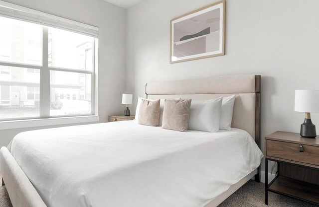 Landing | Beautiful 1BD, Pool, Gym