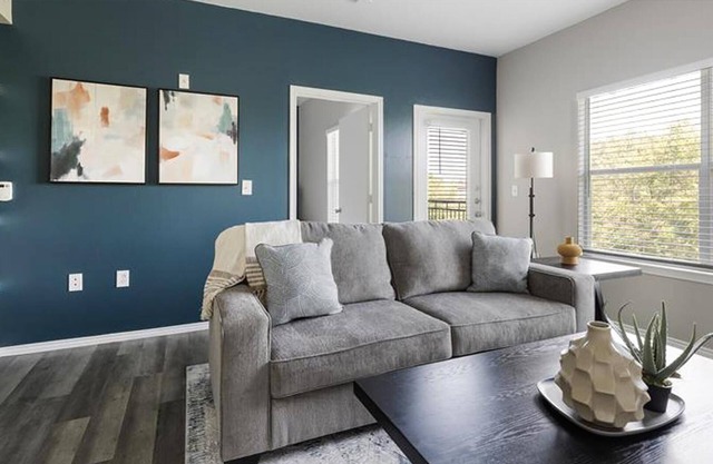 Landing | Chic 1BD, Clubhouse, Pool