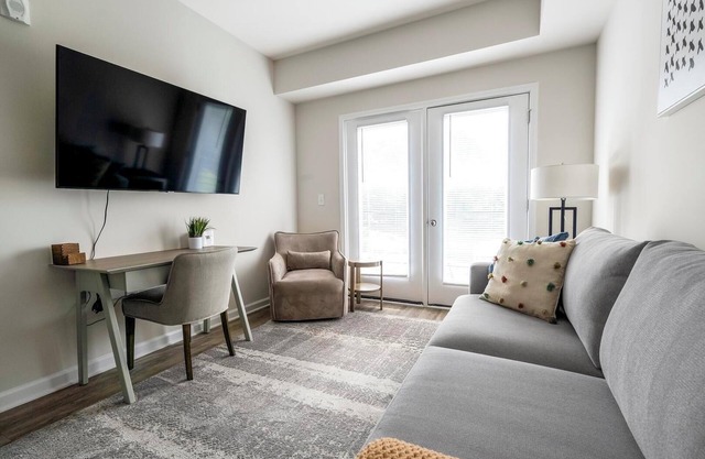 Landing | Chic 1BD, Gym, Pool