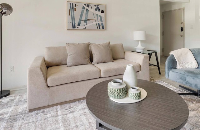 Landing | Modern 2BD, Pool, Gym