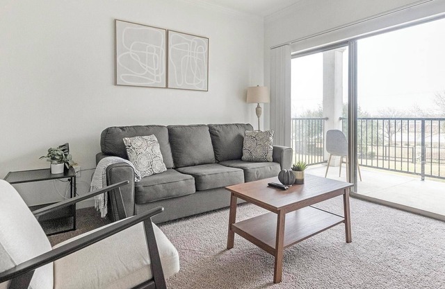 Landing | Stunning 1BD, Gym, Clubhouse