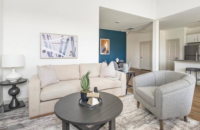 Landing | Stunning 3BD, Pool, Gym