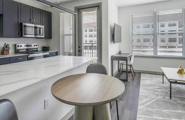 Landing | Stylish 1BD, Gym, Clubhouse