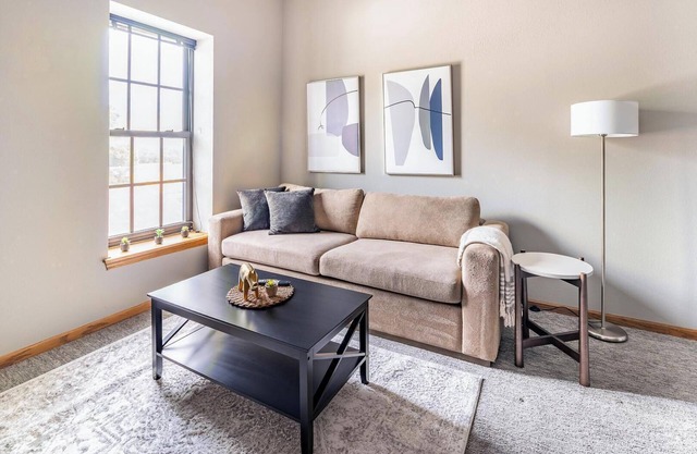 Landing | Stylish 1BD, Courtyard