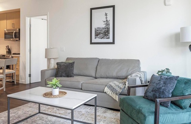 Landing | Stylish 2BD, Courtyard, Clubhouse