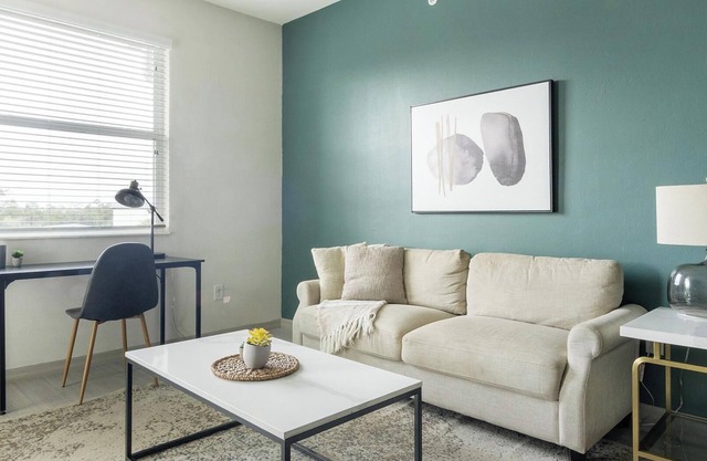 Landing | Stylish 2BD, Gym, Rooftop Lounge