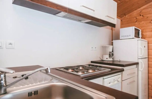 Lands of France - Hamlets of the Lakes - 3 Room Chalet 6 People