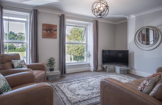 Langland Road - 2 Bedroom Town House - Mumbles