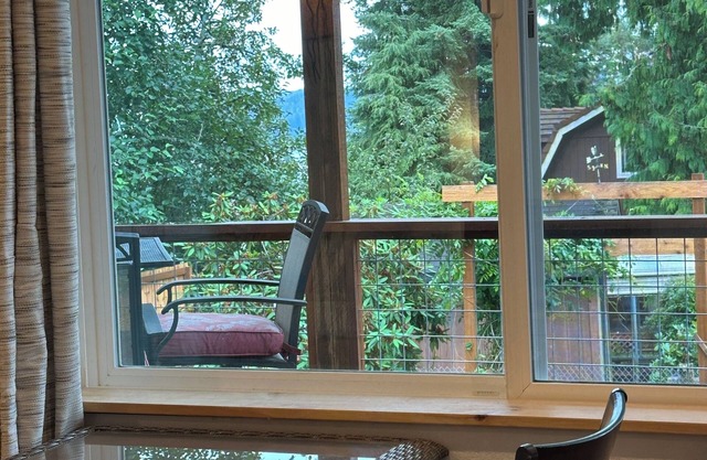 Langley Private Guest Suite Getaway with Deck overlooking Holmes Harbor