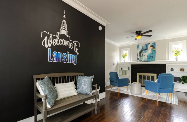 Lansing Game House 3 bed/2 bath