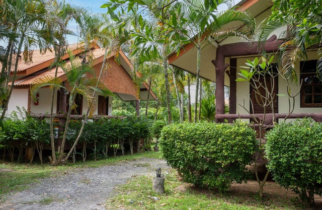 Lanta School Beach Resort