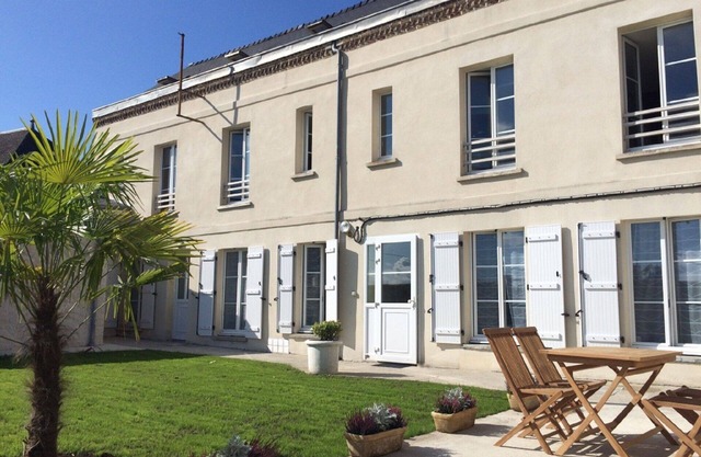 Laon Studio "Les Bleuets" on one level with garden and private spa