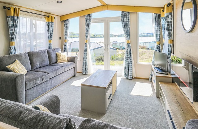 Large 12ft-wide caravan with one double with en suite W.