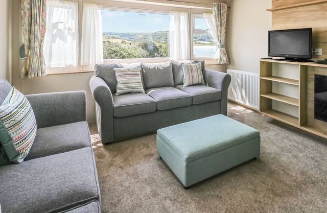 Large 12ft-wide caravan with one double with en suite W.