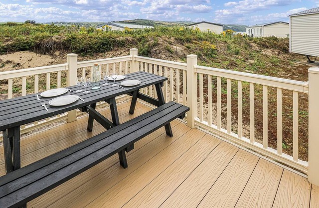 Large 12ft-wide caravan with one double with en suite W.