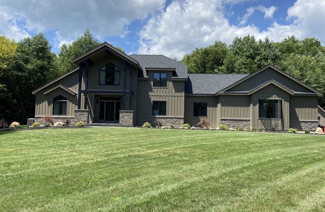 Large 4 br home w htd pool 15 mins to SPAC, Saratoga and Belmont Racingn