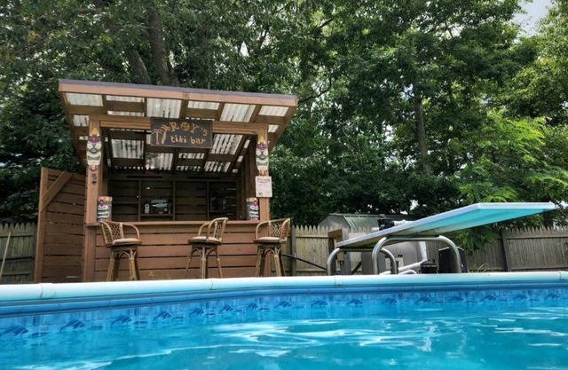 LARGE 5 BEDROOM HOME MINUTES FROM LBI