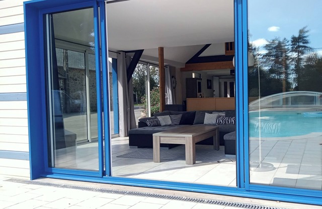 Large 6-bedroom gîte near Rennes, 2bathrooms, 3wc, heated swimming pool, 10p pond