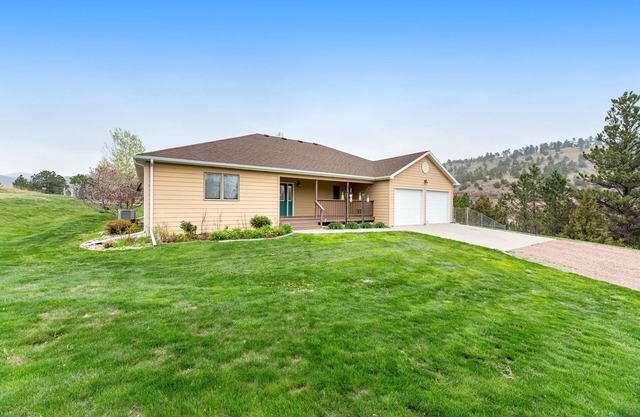 Large and attractive home w/WiFi, private washer and dryer, central AC, patio