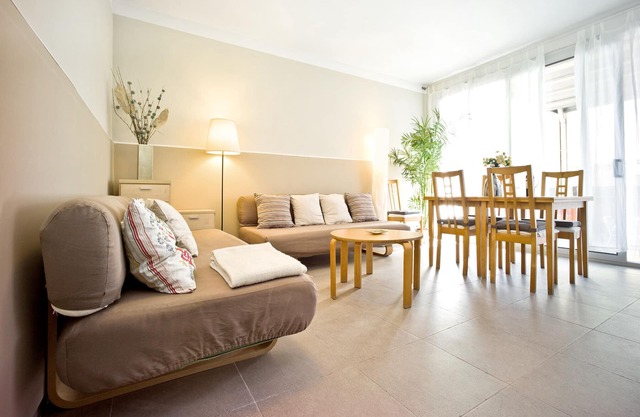 LARGE APARTMENT WITH LARGE TERRACE 6 PEOPLE