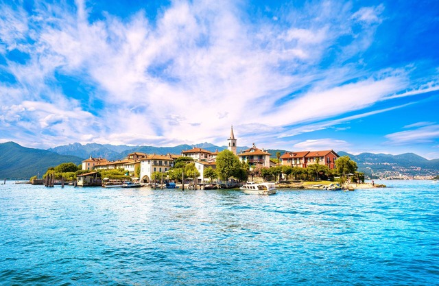 Large apartment with stunning views of Lake Maggiore