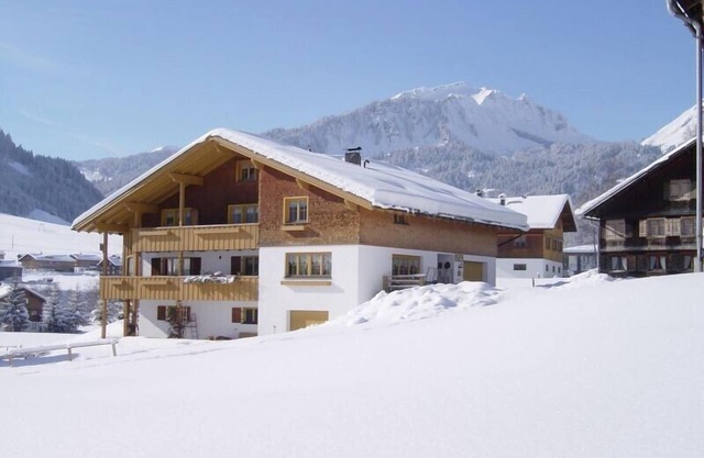 Large apartment (96 m²) with balcony