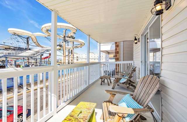 Large Beach House &Front WaterPark