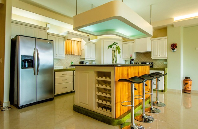 LARGE BEAUTIFUL CONDO SUITE 2B/2B IN LAKE ARENAL