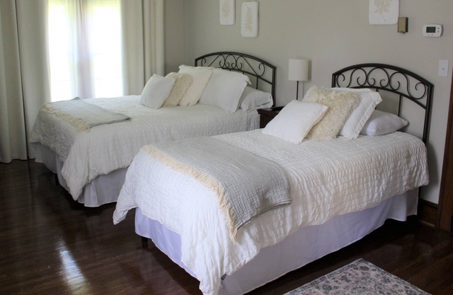 Large bedroom sleeps 3 + within walking to Main St and area attractions.