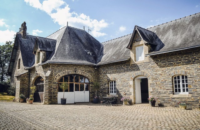 Large character house set in a private estate, swimming pool, tennis court.