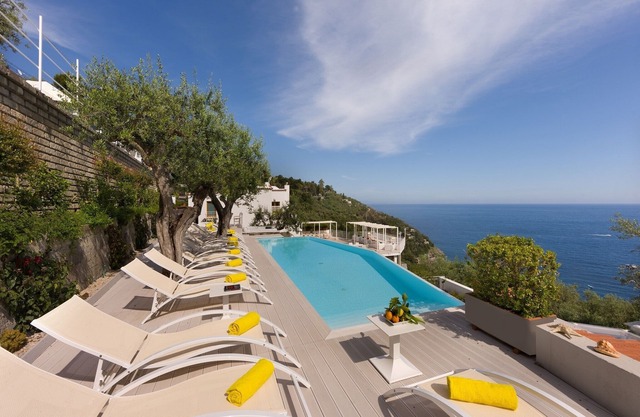 Large & charming villa with sea views and private pool near Sorrento & Positano
