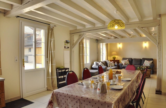 Large comfortable cottage 10 people
