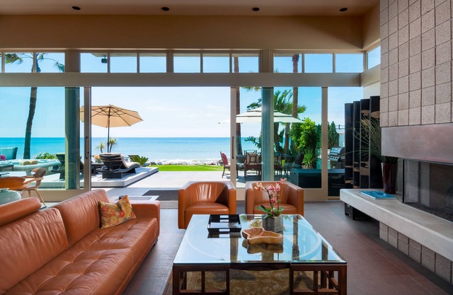 LARGE CONTEMPORARY HOME ON THE SAND, HOT TUB, CHEF’S KITCHEN, ENDLESS VIEWS