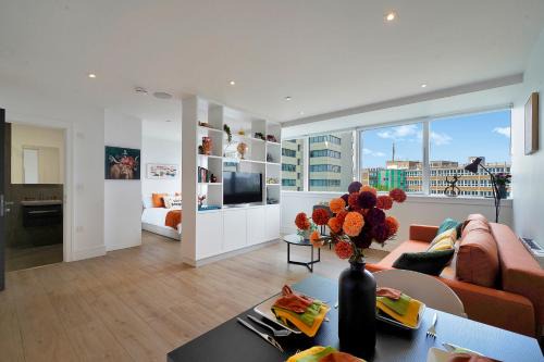 Large Cosy Studio Apartment Next To Stadium With Gym