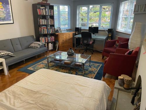 Large Double Bedroom 10 minutes to Central London