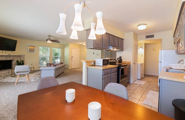 Large, easy access single story 3 bed home, 15mins downtown Dallas