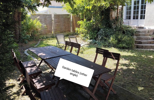 Large family house with parking and commuting distance to Paris