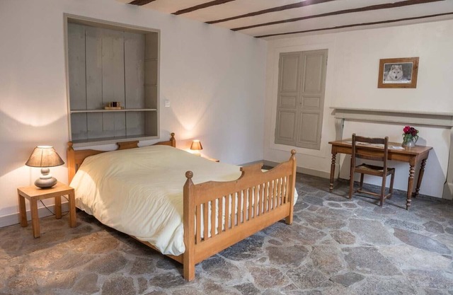 Large family gîte in a manor house for 10 people in the Parc des Loups