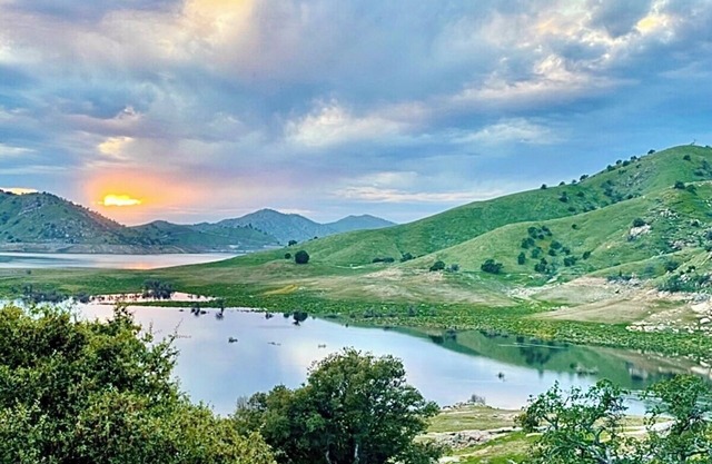 Large Family Property With Million Dollar Views Across from Lake Kaweah! SPA too