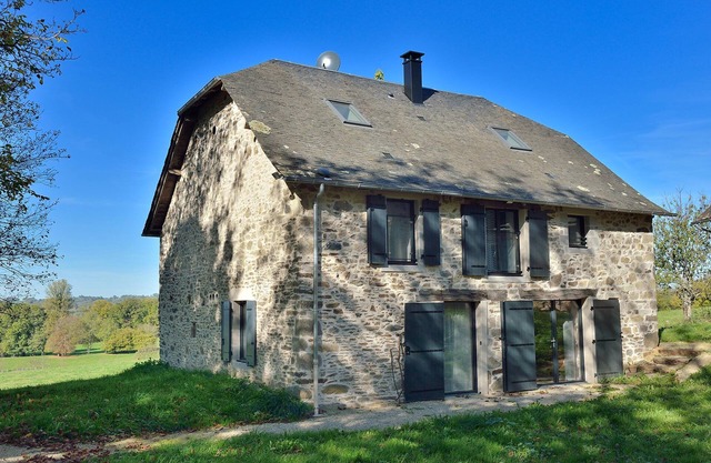 Large capacity cottage, dare calm and change of scenery in Corrèze