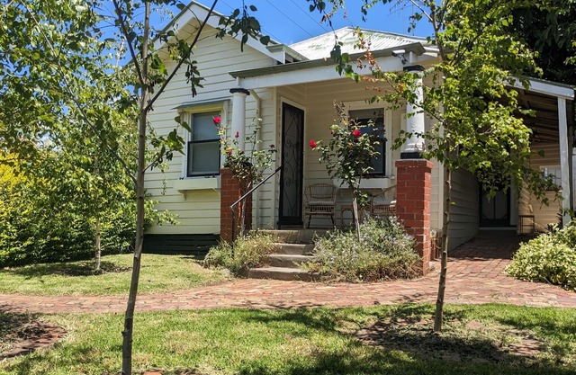 Large garden block with multiple dwellings in the centre of Bendigo